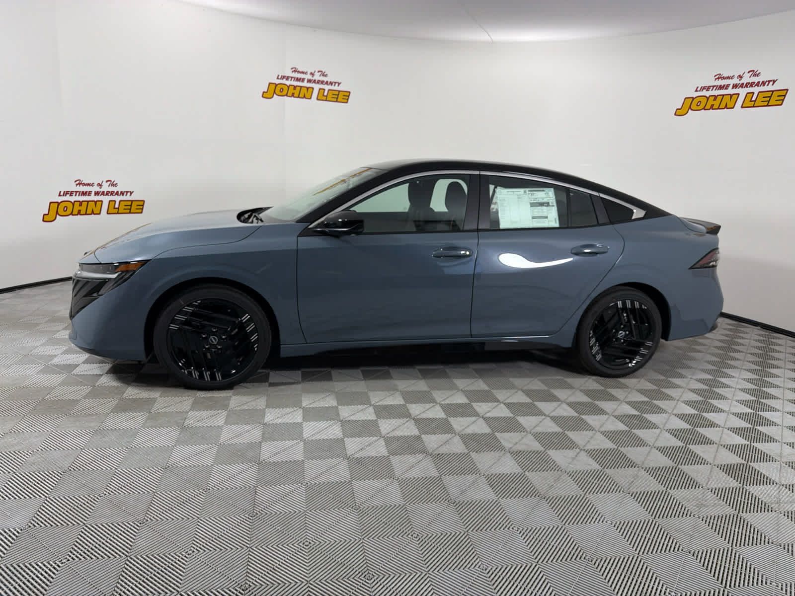 New 2027 Nissan Sentra SR w/ Floor Mat Package FWD image 2