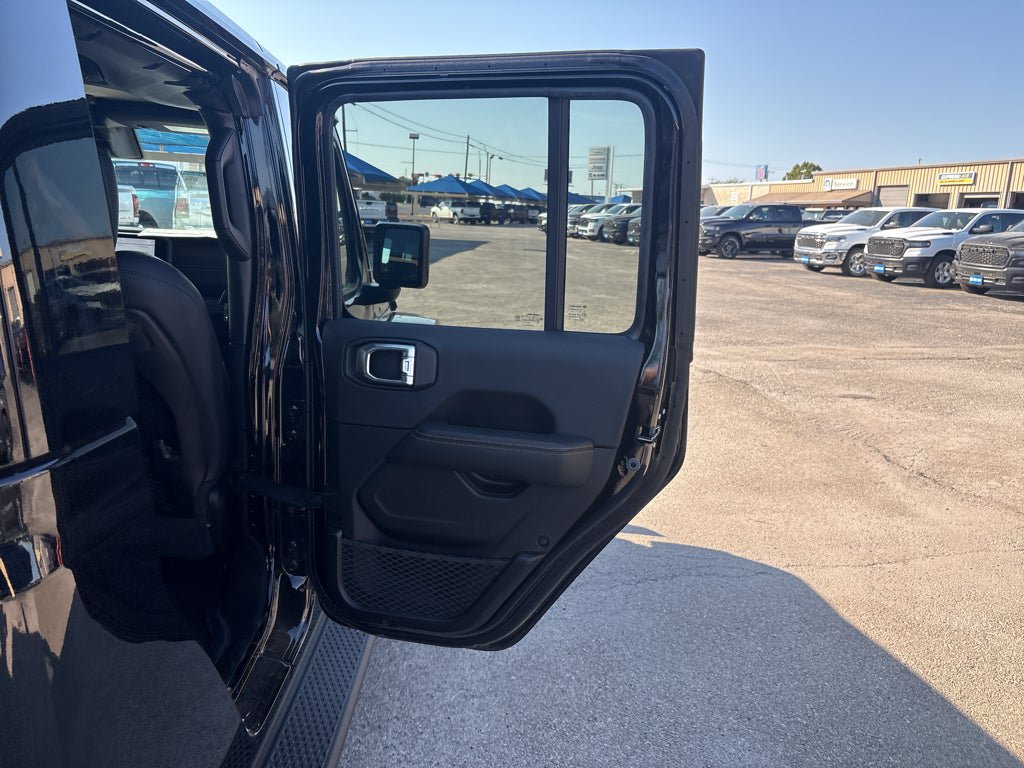 New 2025 Jeep Gladiator Sport AWD/4WD image 16
