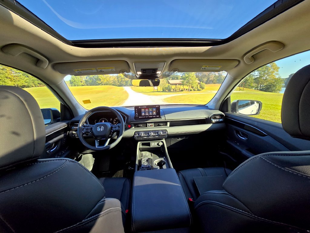 Used 2025 Honda Pilot Touring image 4