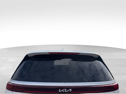 Certified 2024 Kia Carnival LX image 13