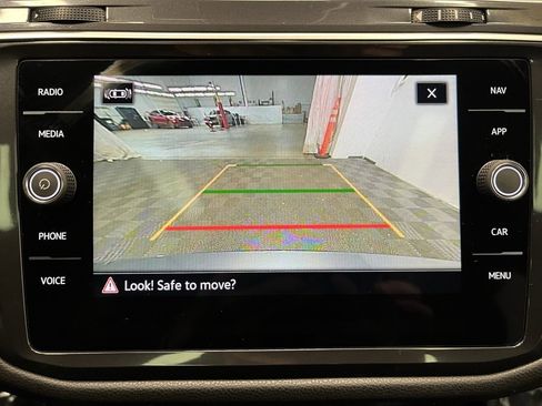 Used 2024 Volkswagen Tiguan SEL R-Line image 8