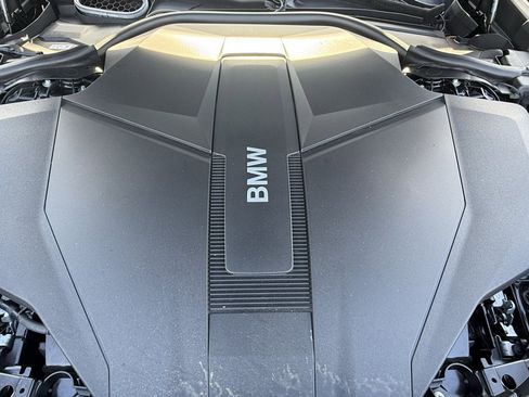 Used 2025 BMW i7 eDrive50 w/ M Sport Package image 32