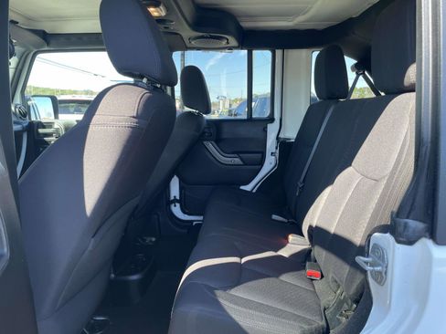 Used 2013 Jeep Wrangler Unlimited Sport image 9