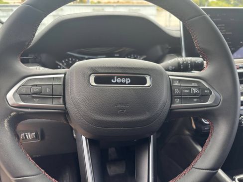 Used 2025 Jeep Compass Trailhawk AWD/4WD image 27