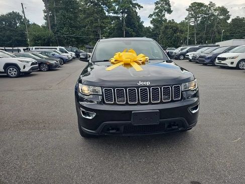 Used 2019 Jeep Grand Cherokee Laredo AWD/4WD image 9