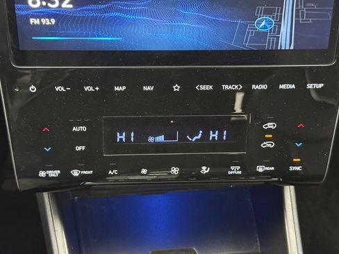 Used 2024 Hyundai Tucson Limited image 13