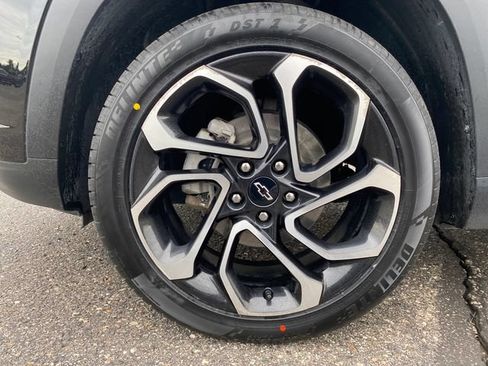 Used 2025 Chevrolet Trax RS w/ Driver Confidence Package FWD image 23