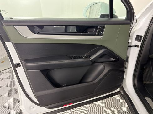 Certified 2024 Porsche Cayenne AWD/4WD image 12