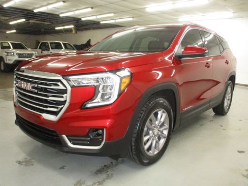 Used 2022 GMC Terrain SLT AWD/4WD image 3