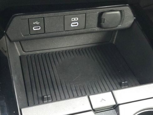 Used 2024 Toyota Prius LE image 30