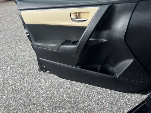 Used 2017 Toyota Corolla LE FWD image 9