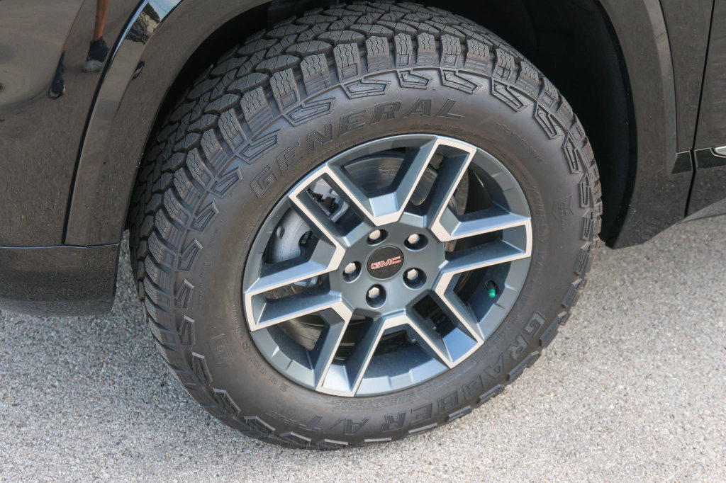 New 2027 GMC Terrain AT4 w/ Technology Package II AWD/4WD image 7