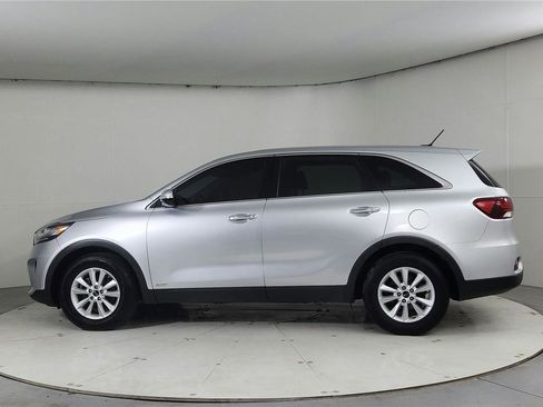 Used 2020 Kia Sorento AWD V6 image 4