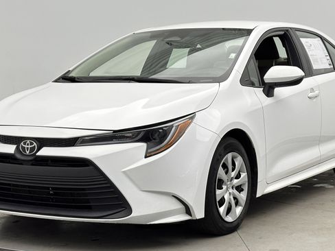 Used 2023 Toyota Corolla LE image 8