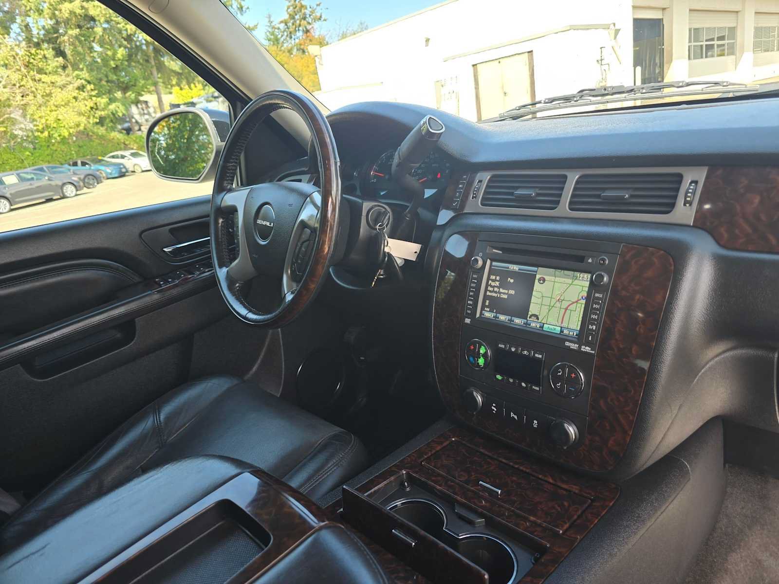 Used 2013 GMC Yukon Denali AWD/4WD image 10