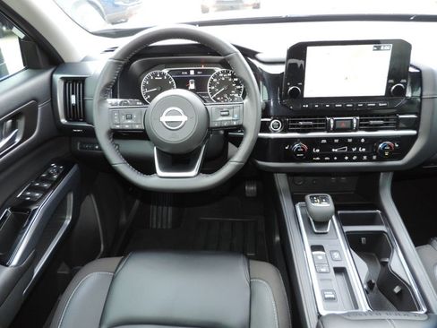 Used 2024 Nissan Pathfinder SL FWD image 21