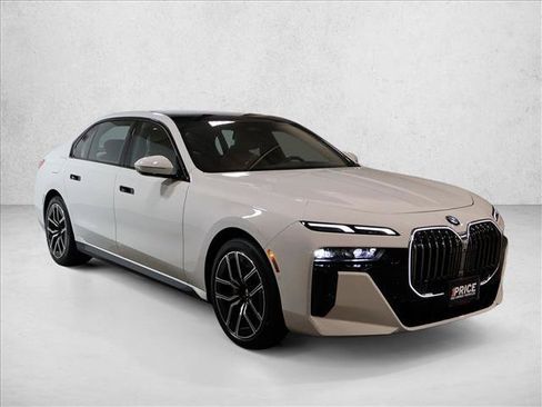 Used 2025 BMW 740i xDrive w/ Premium Package AWD/4WD image 4