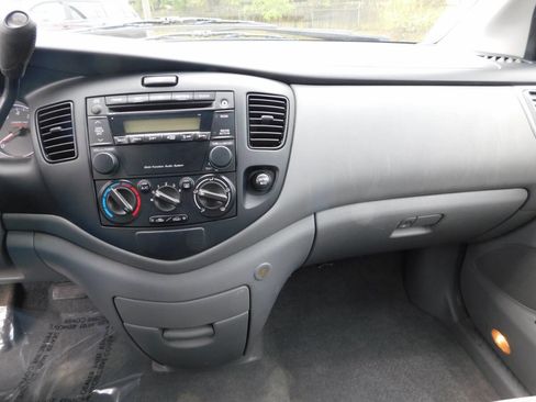 Used 2004 MAZDA MPV LX FWD image 9