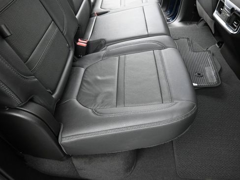 Used 2022 GMC Sierra 3500 Denali w/ Denali Ultimate Package image 34