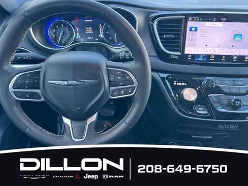 Used 2025 Chrysler Pacifica Select FWD image 14