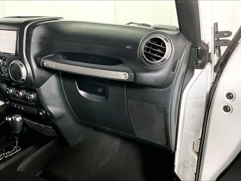 Used 2018 Jeep Wrangler Unlimited Sport S image 14