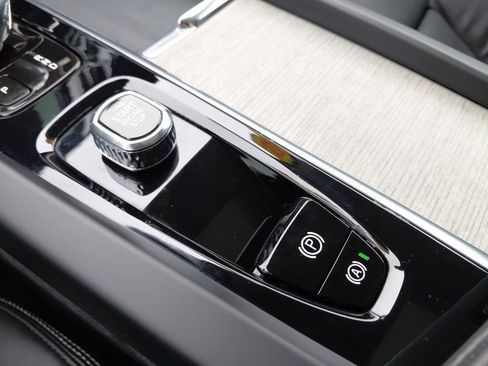 Used 2022 Volvo XC60 B5 Inscription w/ Advanced Package image 40