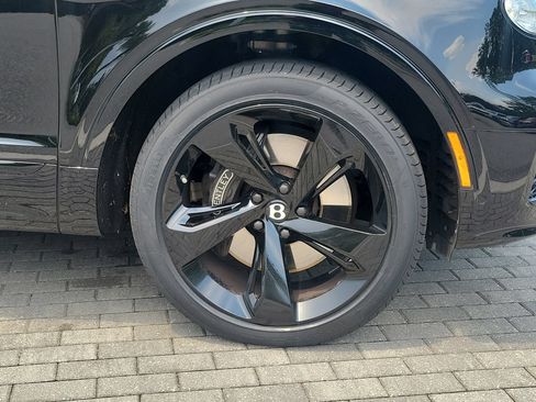 Certified 2023 Bentley Bentayga AWD/4WD image 12