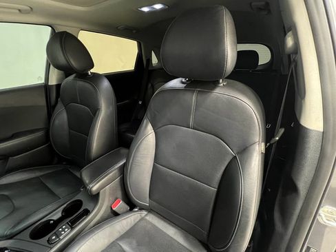 Used 2018 Kia Niro Touring FWD image 15