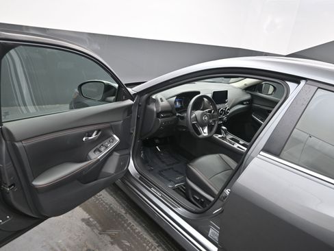 Used 2022 Nissan Sentra SR w/ Trunk Package image 18