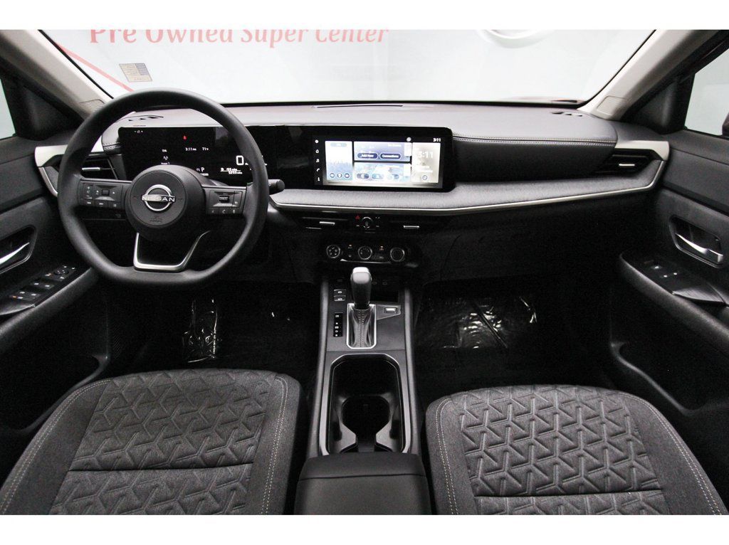 Used 2025 Nissan Kicks SV FWD image 7
