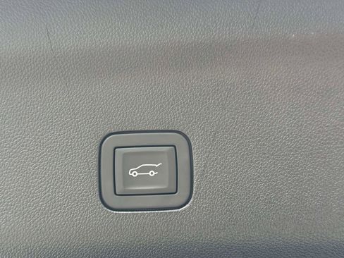 Used 2025 Cadillac Escalade ESV Premium Luxury Platinum image 19