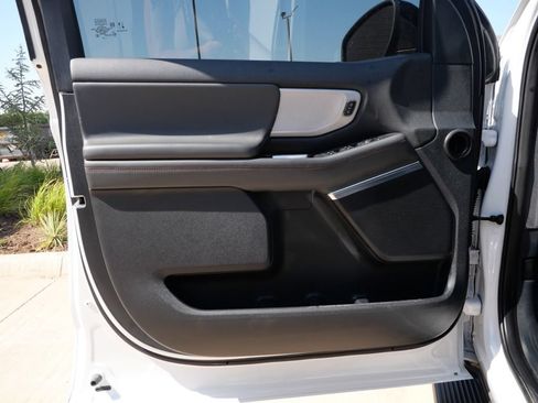Used 2025 Ford Expedition Active AWD/4WD image 17