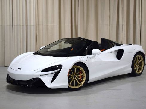 New 2025 McLaren Artura Spider image 2