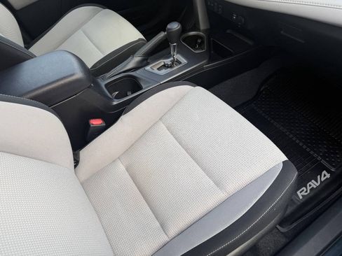 Used 2018 Toyota RAV4 XLE AWD/4WD image 27