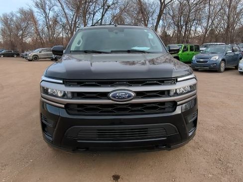 Used 2022 Ford Expedition Max XLT image 4
