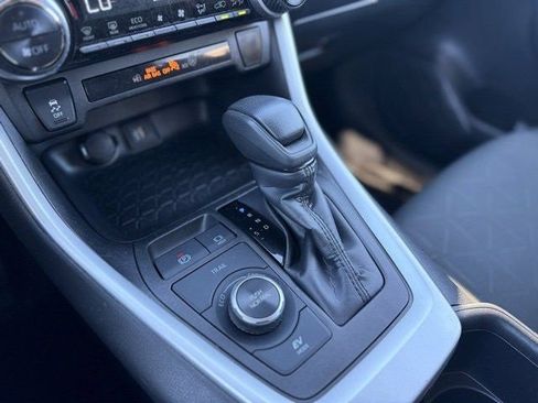Used 2025 Toyota RAV4 XLE image 12