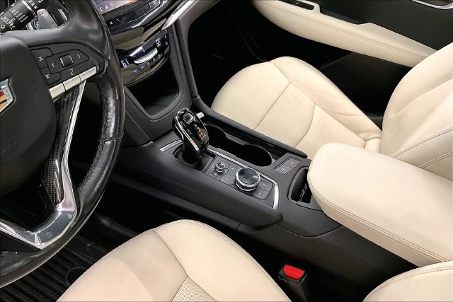 Used 2024 Cadillac XT6 Sport w/ Technology Package AWD/4WD image 17