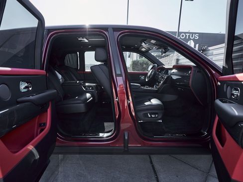 Used 2022 Rolls-Royce Cullinan Black Badge image 23