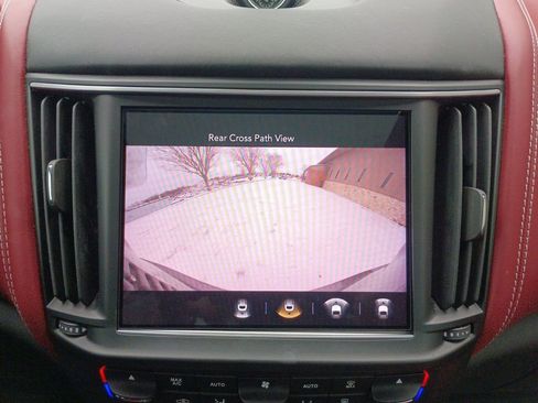 Used 2023 Maserati Levante GT AWD/4WD image 35