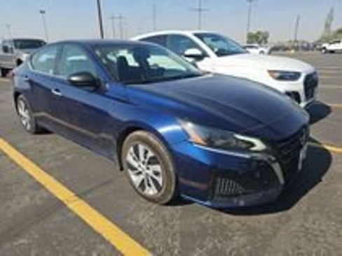 Used 2024 Nissan Altima 2.5 S FWD image 11