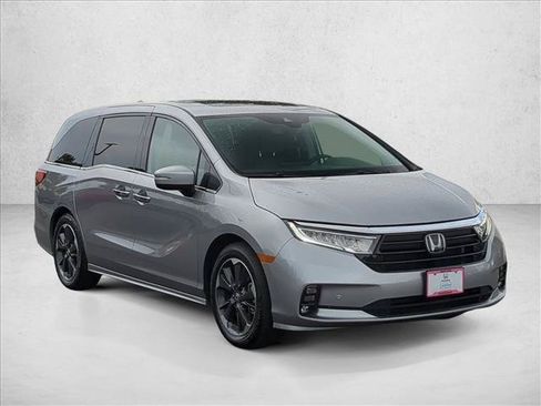 Used 2024 Honda Odyssey Elite image 3