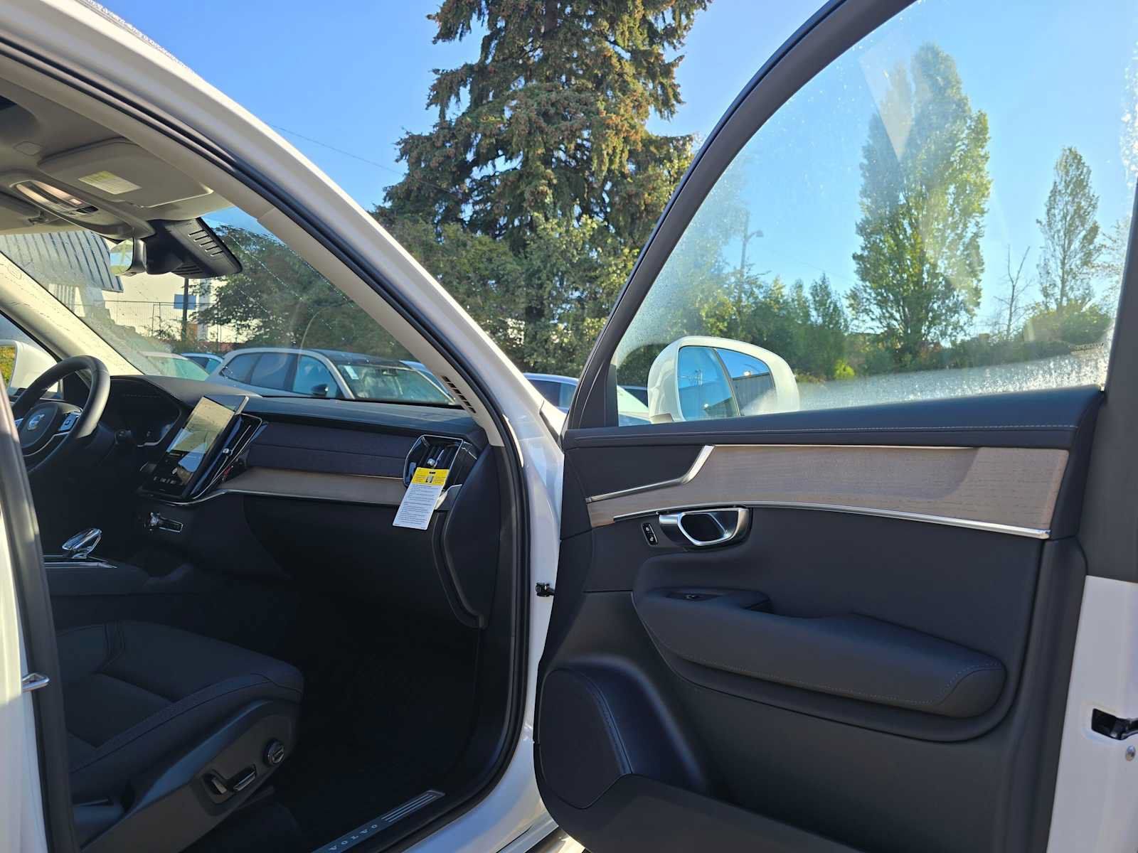 Used 2026 Volvo XC90 B6 Plus w/ Protection Package AWD/4WD image 11