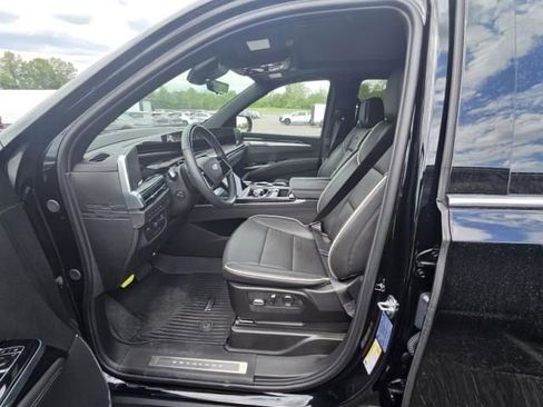Used 2025 Cadillac Escalade ESV Premium Luxury AWD/4WD image 6