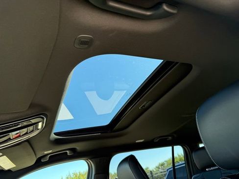 Used 2025 Jeep Grand Cherokee L Altitude image 15