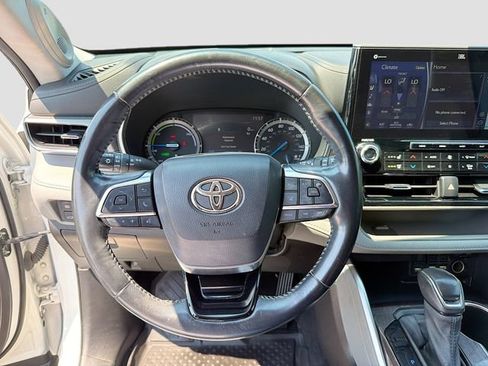 Used 2021 Toyota Highlander Platinum AWD/4WD image 12