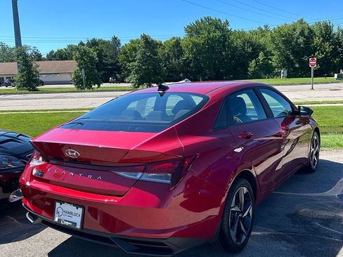 Used 2023 Hyundai Elantra SEL w/ Convenience Package FWD image 2