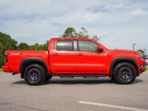 Used 2025 Nissan Frontier Pro-X RWD image 10