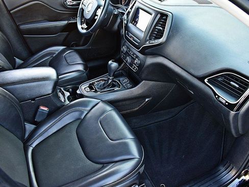 Used 2019 Jeep Cherokee Latitude Plus FWD image 19