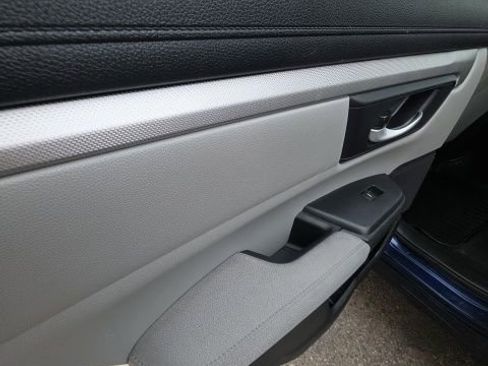 Used 2017 Honda CR-V LX image 17