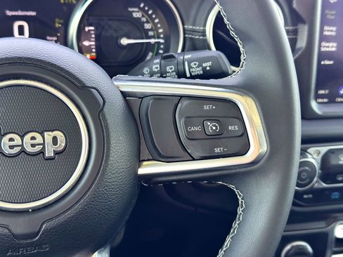 Used 2023 Jeep Wrangler Unlimited Sahara image 24